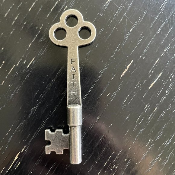 Key Of Wisdom Skeleton Style key inscribed with Faith / Love - Picture 1 of 2